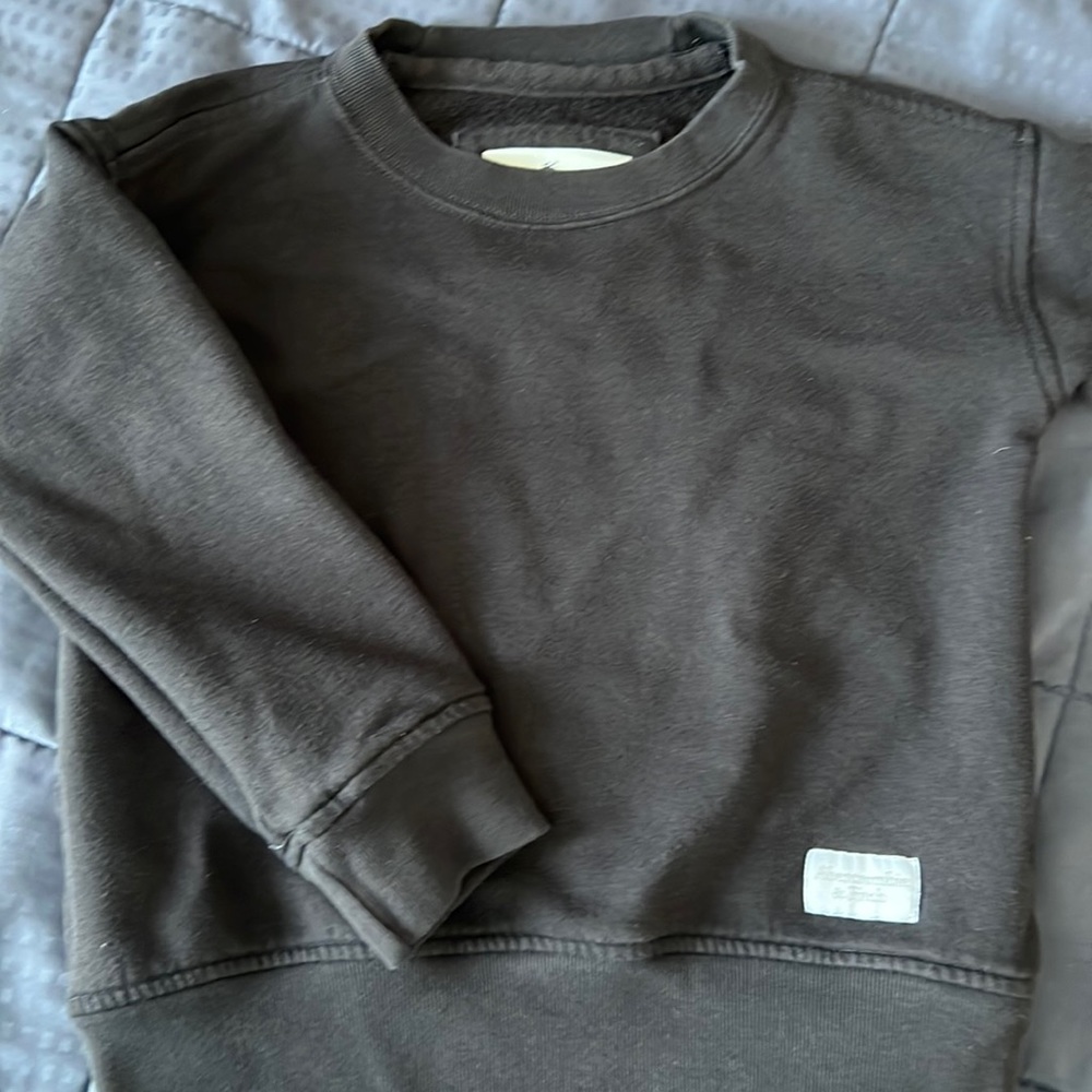 Black Abercrombie kid’s sweatshirt!!!